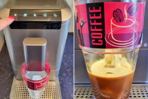 Eine Hand startet die Kaffeemaschine für einen erfrischenden cafe helado. Eiswürfel im Glas warten auf den heißen Espresso.