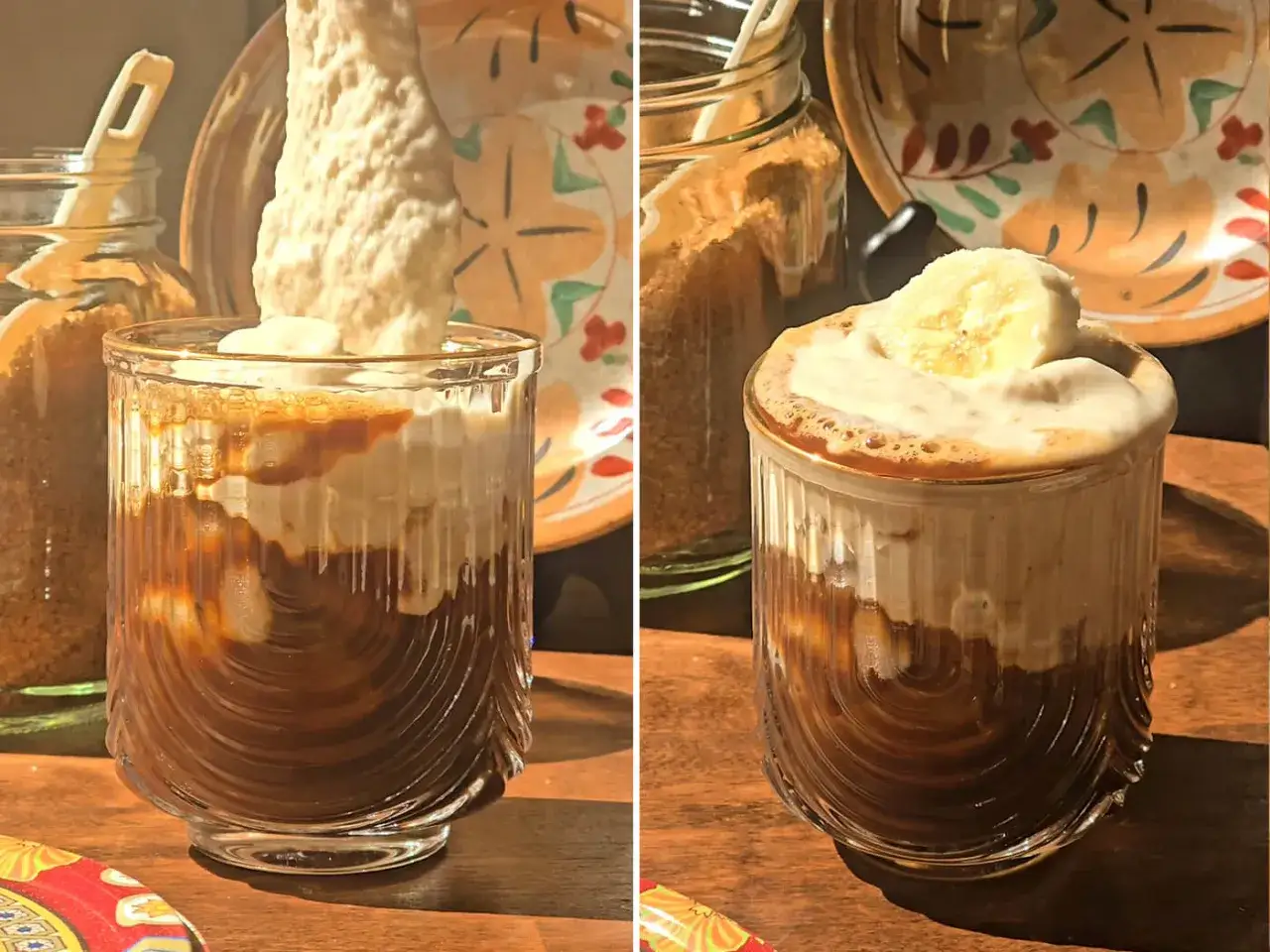 Ein Glas cremiger Kaffee mit einer Bananenscheibe obendrauf. Ein süßer Genuss, der an Banana Coffee erinnert.